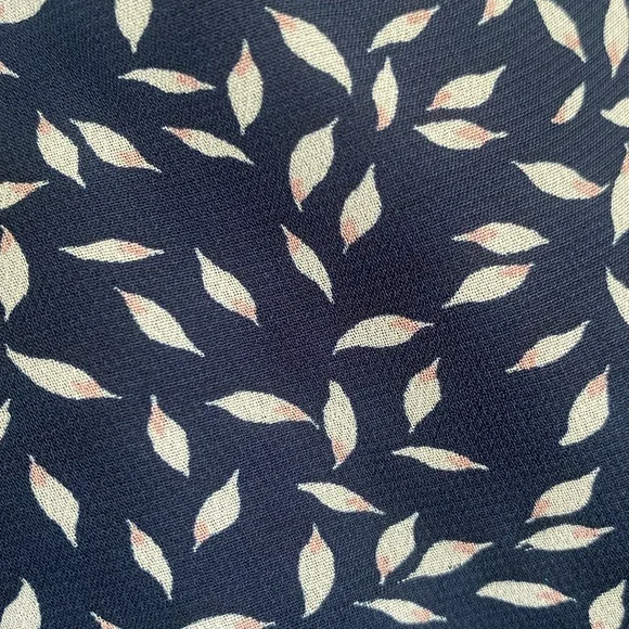 LOFT Outlet Floral Jumpsuit Size 8 Ruffle V-Neck Navy White Effortlessly chic✨ - Picture 14 of 16